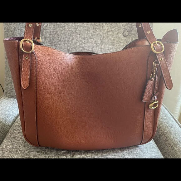 Coach Alana - Picture 3 of 6